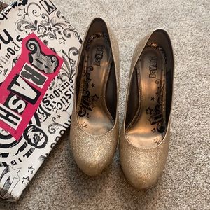 Gold sparkle heels